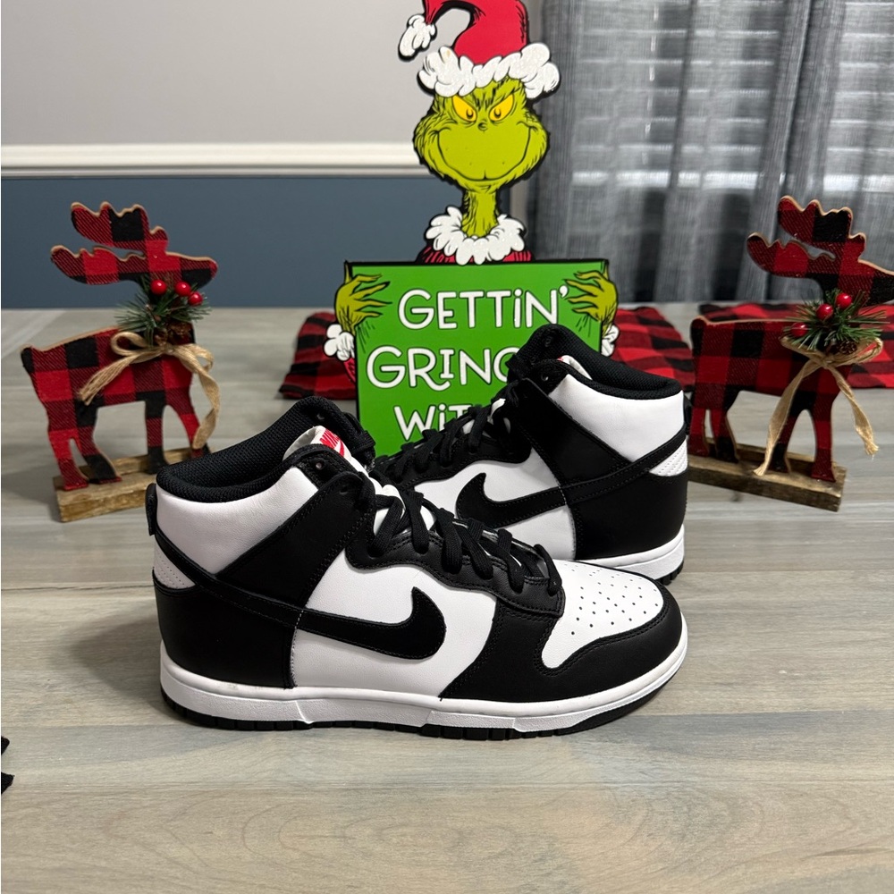 Women’s nike high dunk red tag panda (or best offer!)